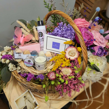 Load image into Gallery viewer, Mom&#39;s day off (Floral Care Basket)
